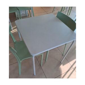 Mesa y sillas